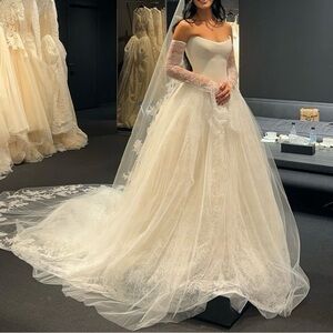 Vera Wang Wedding Gown with Lace Details